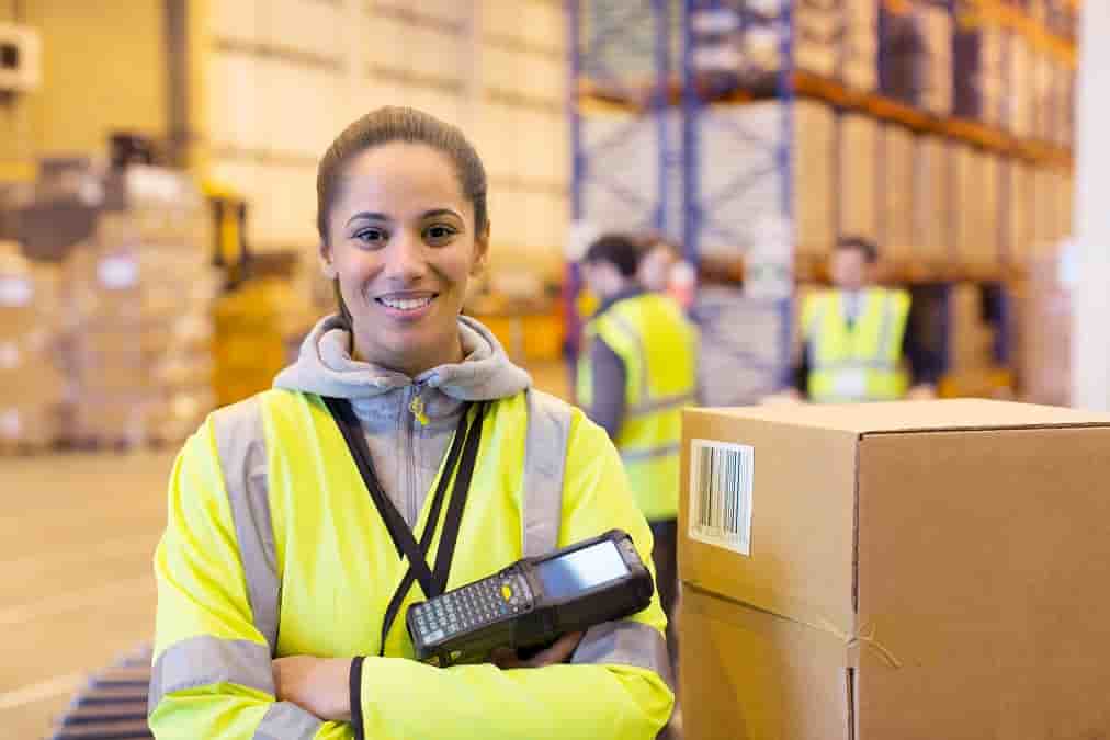 Amazon UK Announces Substantial Pay Raises and Massive Hiring Drive