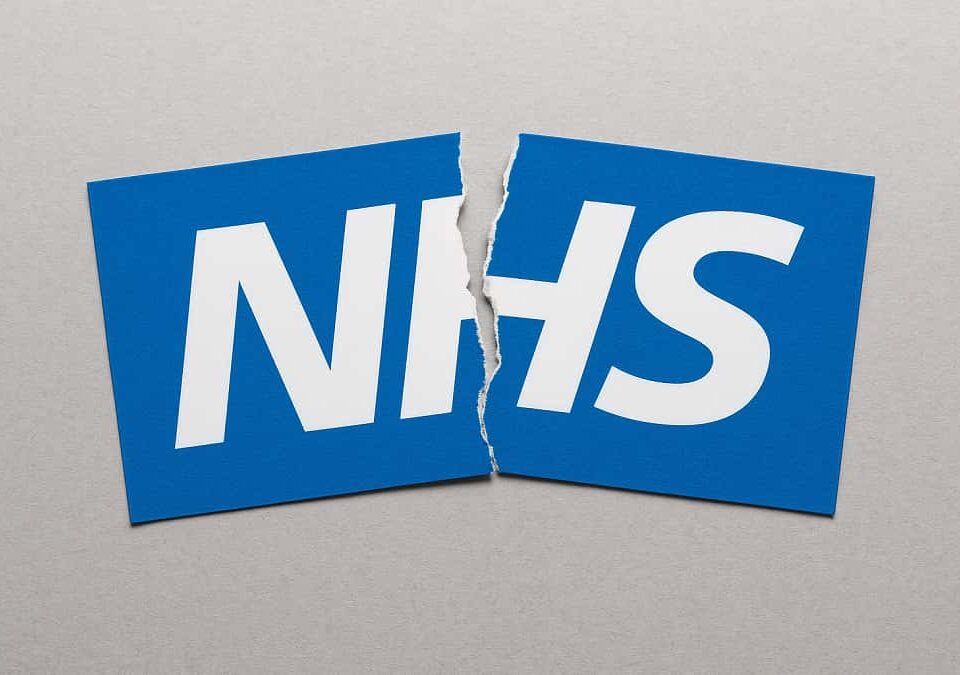 NHS nurses and doctors reject pay deals amid crisis